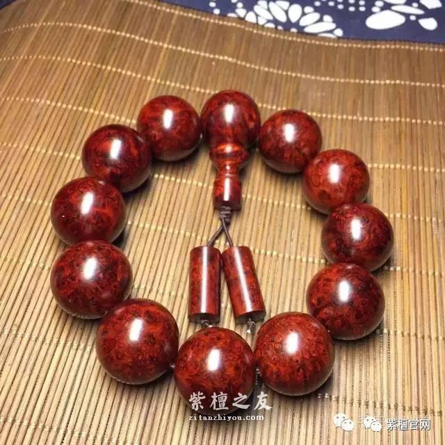 新手盘玩小叶紫檀手串的正确方式介绍