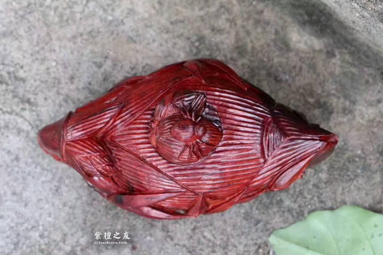 小叶紫檀茶壶《知足常乐》纯手工雕刻壶身壶盖同料取材寓意美好。-6