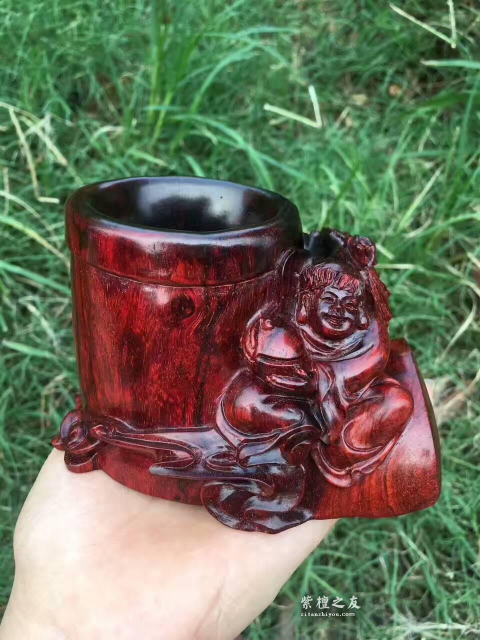 小叶紫檀送福童子笔筒 纯手工随型雕刻造型独特-1