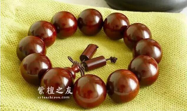 你还在为把小叶紫檀手串玩成黑球球而烦恼吗？看小编怎么做-1