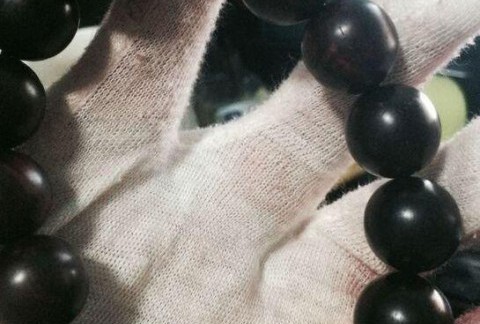 小叶紫檀手串为盘黑了怎么办？小编教你一招