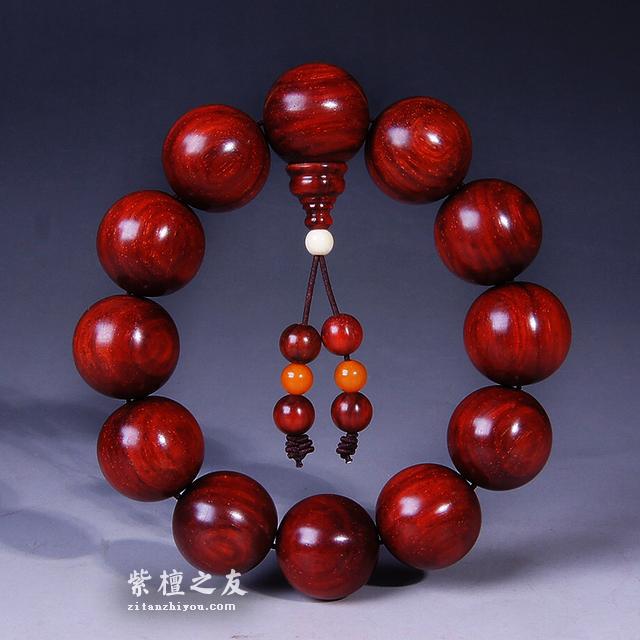 有了这样一双“火眼金睛”，还怕认不出小叶紫檀的兄弟姐妹？-1