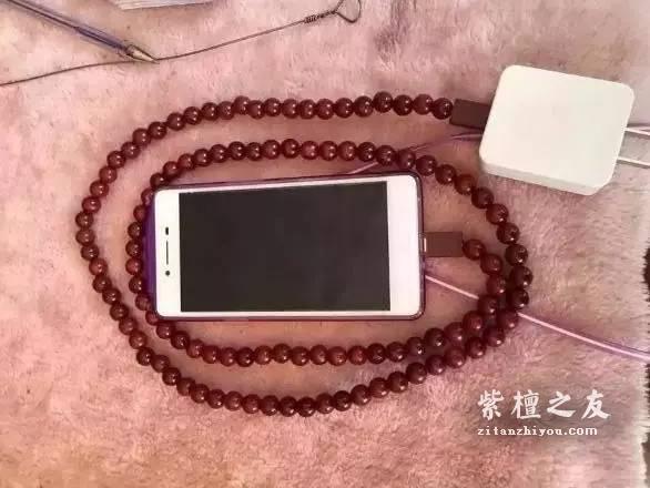 小叶紫檀做成充电线手机壳 就问你服不服-4