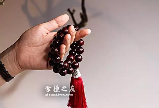 紫檀手串盘玩的正确方法及注意事项-6