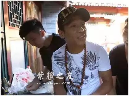 赵本山戴小叶紫檀木手串是因为五行缺木？-4