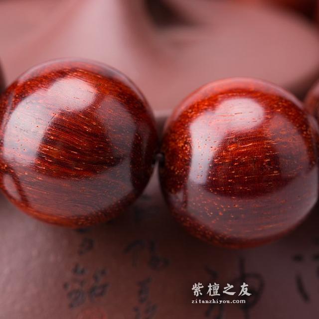不同的盘玩方式盘出来的小叶紫檀效果不同-1