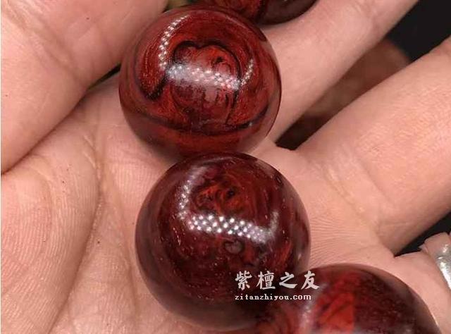 不同的盘玩方式盘出来的小叶紫檀效果不同-3