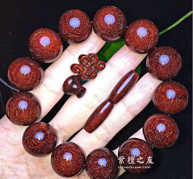 为什么我的小叶紫檀手串会变得乌突突的？-1
