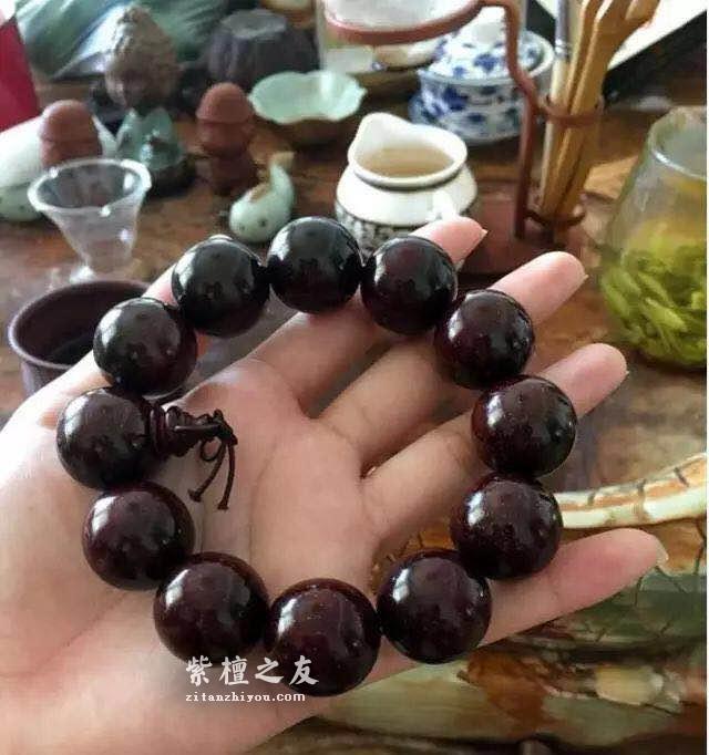 如何选择优质的小叶紫檀手串 小叶紫檀手串如何盘玩？-1