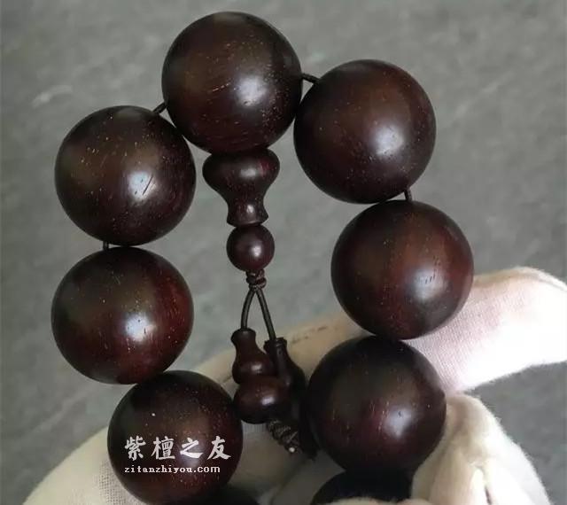 棕眼越盘越多，难道你买的是假小叶紫檀？-1