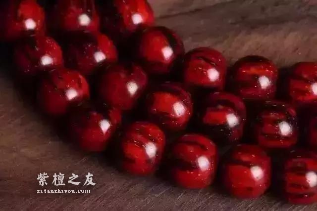 鸡血红和鸡血料，谁才是真正的小叶紫檀-5