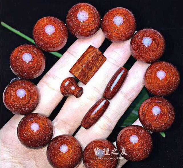 小叶紫檀手串怎么盘出“玻璃底包浆”？-1