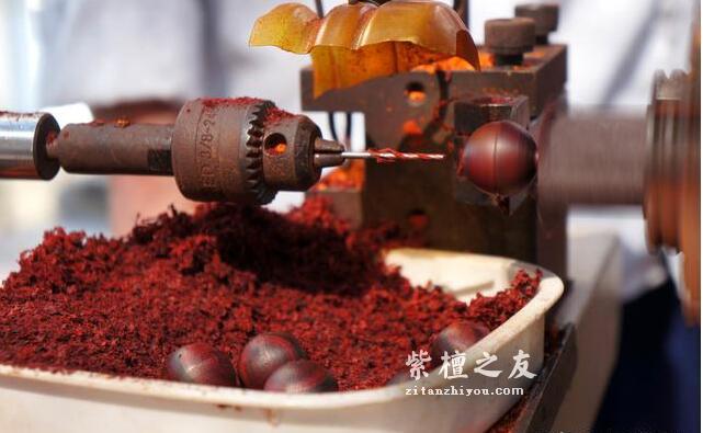 什么是鸡血紫檀？他和普通紫檀有什么区别吗？-5