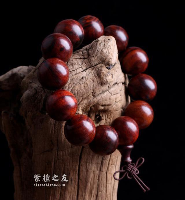 小叶紫檀对人的命理到底有影响吗？什么人适合带小叶紫檀？-2