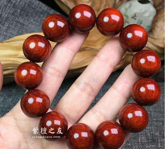 冬季气候干燥 小心你的紫檀手串开裂-1