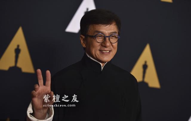 痴迷文玩的5大明星，成龙玩紫檀，而他什么都玩！-4