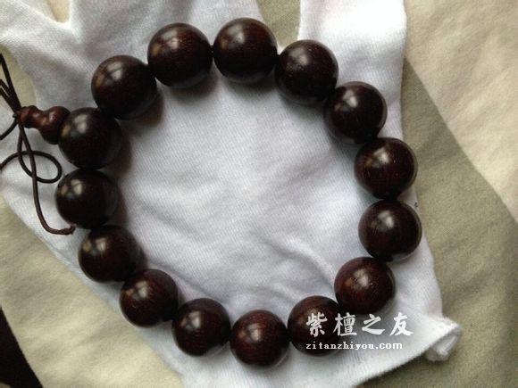 小叶紫檀手串冬季盘玩方法-5