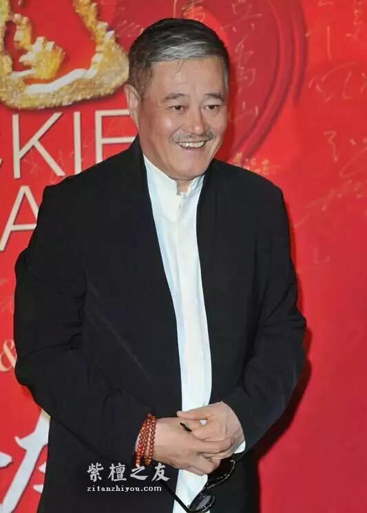 成龙收藏的小叶紫檀，到底值多少钱？专家估算上百亿……-29