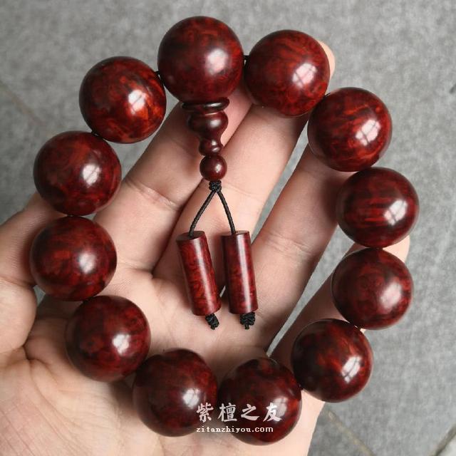 小叶紫檀应该如何盘玩？盘玩小叶紫檀的精髓是什么？-4