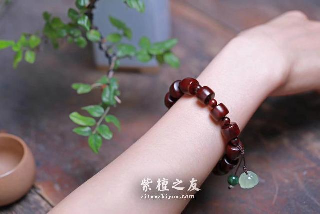 小叶紫檀手串夏天不能玩？学会这招你就能！-3